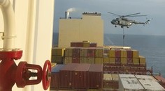 Incident pri Hormuzskom prielive: Loď zasiahol neznámy projektil