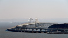 Na dostrel už bude aj Krymský most. Ak Ukrajinci použijú americké rakety, zatlačíme ich hlbšie, varuje Rusko