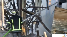 VIDEO: Ruské útoky zabili dve osoby. Raketa spravila dieru na štadióne z najvyššej ligy