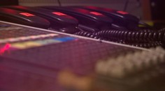 Vedia kedy, s kým a o čom hovoríte. Tajné služby každoročne „napichnú" stovky ľudí