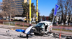 Muž, ktorý šialenou jazdou usmrtil troch ľudí, sa postavil pred súd. Vinu odmieta, z nehody si vraj nič nepamätá