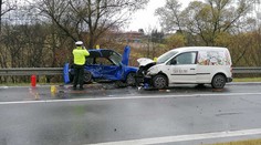 Smrteľná nehoda pri Bardejove. Čelnú zrážku neprežil vodič so spolujazdkyňou