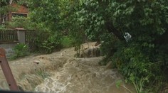 Lovci búrok vo Valaskej Dubovej: Búrka tu napáchala mimoriadne škody, zaplavené zostali pivnice aj cesty