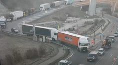 Na hraničných priechodoch s Českom sa tvoria veľké kolóny, priebežne uzatvárajú aj tunel Horelica