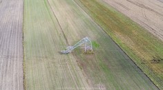 FOTO: Poľsko zasiahlo tornádo. Živel pustošil stĺpy aj budovy