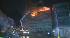 Mohutný požiar v Nitre spôsobil lampión šťastia, tvrdí majiteľ objektu