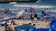 Mimoriadne zriedkavý útok. Pri pobreží New Yorku žralok pohrýzol a vážne zranil plavkyňu