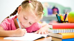 Prváci majú niekedy z nástupu do školy obavy, pomôcť im môžu rodičia