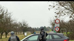 Obrovské policajné manévre na hraniciach so Slovenskom. Nasadili vrtuľník, terčom majú byť lupiči