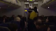 Striptíz zachytený na videu na palube Ryanair