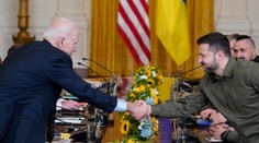 Zelenskyj poďakovaj Bidenovi za dodanie rakiet ATACMS