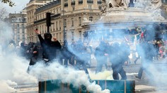 Francúzska vláda definitívne presadila kontroverzný nový zákonník práce