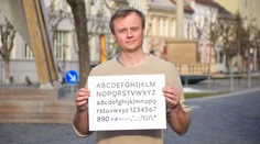 Mali ho za lajdáka, neskôr mu zistili dyslexiu. Martin teraz vymyslel špeciálne písmo
