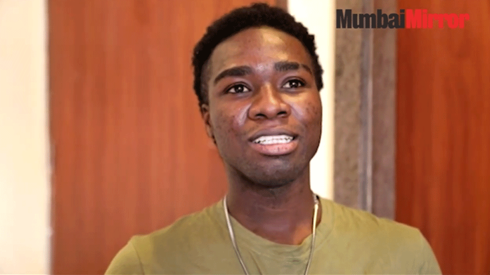 Futbalista uviazol pre karanténu na letisku v Indii. Prežil tam 74 dní