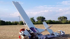 FOTO+VIDEO: Pri Sládkovičove sa zrútilo malé lietadlo, pilot a spolujazdkyňa sú zranení