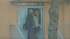 Drogy v Seredi 9: Systém dílerov odhalený. Drogy predávajú aj deti