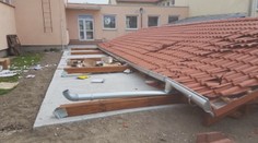 V škôlke vo Veľkých Úľanoch sa zrútil niekoľkotonový altánok