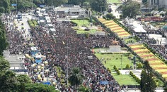 Oslavy kriketového titulu sa zmenili na katastrofu: V tlačenici pred štadiónom zomierali ľudia