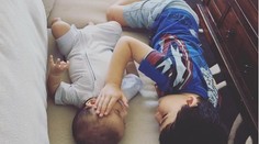 Starší brat je pri tebe a všetko je o.k. Trojročný chlapec tíšil smrteľne chorého bračeka