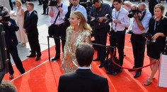 Daniela Peštová ako zlatá bohyňa: Modelka rozžiarila Karlove Vary