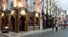 Írsko začne uvoľňovať obmedzenia proti koronavírusu na budúci mesiac