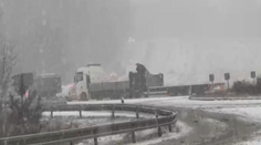 Kamera zachytila tragickú nehodu na českej diaľnici: Auto vrazilo do kamióna, vodič zomrel