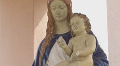 Mladík si spravil zo sochy Panny Márie terč