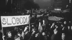 Nežná revolúcia: Obušky, ktoré mali ľudí zastrašiť, nakoniec znamenali pád komunistického režimu