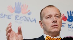 Kollár vyzýva premiéra a vládu, aby nepodpísali migračný pakt