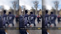 Video: Člen kráľovskej gardy zrazil dieťa k zemi a prekročil ho, akoby sa nič nestalo