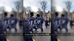 Video: Člen kráľovskej gardy zrazil dieťa k zemi a prekročil ho, akoby sa nič nestalo