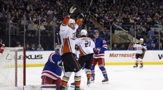 VIDEO: Regenda má v NHL prvé body. Najmä jeho kombinácia na jeden dotyk je ako z učebnice