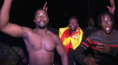 Do Európskej únie sa prešmykli ďalšie stovky migrantov! Dorezali sa na plotoch