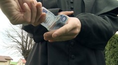 Pozor na podvodníka! Falošný farár chodí po domoch a pýta peniaze