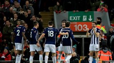 Liverpool šokujúco doma vypadol v pohári, West Ham nestačil na treťoligistu