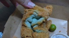 VIDEO: Žena si objednala na donášku rezeň. Po sťažnosti syna neverila, čo našla