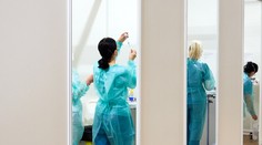 Čakať do leta na Pfizer je nebezpečné. Na uvoľnenie opatrení doplatia nezaočkovaní 50-nici