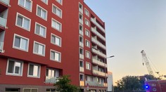 Hasiči zasahovali pri požiari bytovky v Petržalke. Horelo v reštaurácii na prízemí