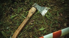 Chlapec (14), ktorý chcel sekerou vyvraždiť triedu, ide do väzby