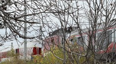 Vlaky pri Pezinku jazdia spomalene, majú aj meškania. Obnovenie plnej prevádzky sa očakáva do niekoľkých dní