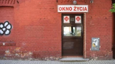 Šokujúce rozhodnutie rodičov z Poľska. Opustili svoju šesťročnú dcéru, nechali ju v hniezde záchrany