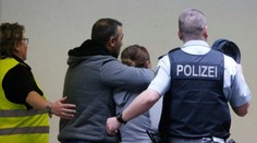 Príbuzní obetí v Düsseldorfe a Barcelone: Modlitby, plač aj zúfalstvo