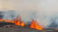 Erupcia na Islande. Vznikla 700-metrová trhlina, ľudí evakuovali aj z obľúbenej turistickej destinácie
