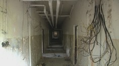 Chátrajúca budova na severovýchode Slovenska zaskočila Youtuberov. Kedysi slúžila ako nemocnica