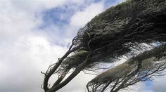 Na Česko sa valí orkán! Extrémne silný vietor a námraza