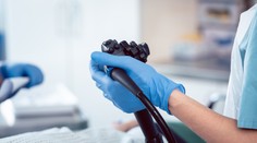 Mileniáli majú dvakrát vyššie riziko rakoviny hrubého čreva ako starší ľudia. Vedci sú blízko k odhaleniu príčiny