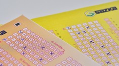 Na superjackpot poľujú davy ľudí. Takúto vysokú výhru si roky nepamätajú