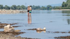 Dunaj má rekordne nízku hladinu: V Maďarsku našli v koryte bomby a muníciu
