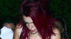 Mladá hviezda si koledovala o trapas. Prsník jej vypadol ako na počkanie