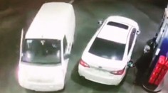 VIDEO: Muž sa ubránil zlodejom netradičným spôsobom. Z čerpacej stanice ich vyhnal benzínom